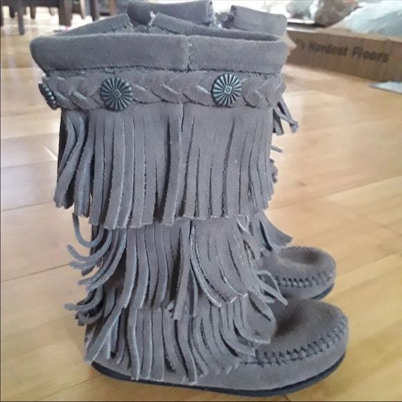 Minnetonka gray moccasins 8 toddler triple fringe - Picture 3 of 8